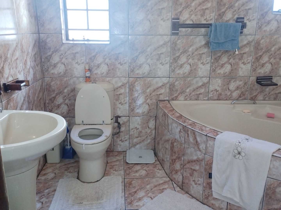 To Let 6 Bedroom Property for Rent in Silverton Gauteng