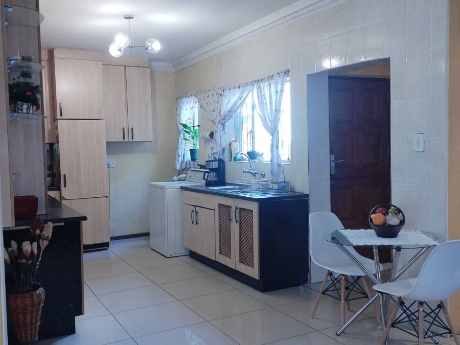 To Let 6 Bedroom Property for Rent in Silverton Gauteng