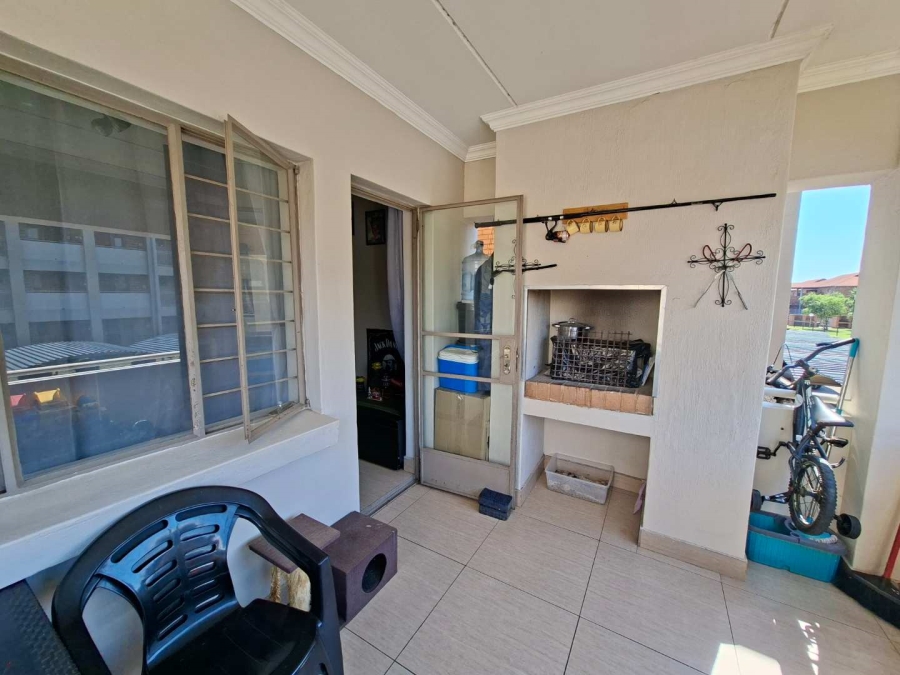 2 Bedroom Property for Sale in Moregloed Gauteng