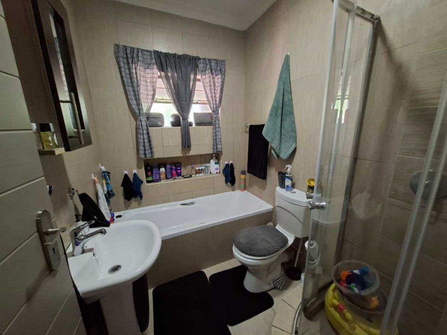 2 Bedroom Property for Sale in Moregloed Gauteng