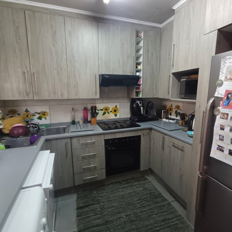 2 Bedroom Property for Sale in Annlin Gauteng