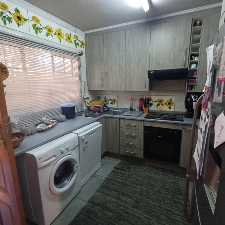2 Bedroom Property for Sale in Annlin Gauteng