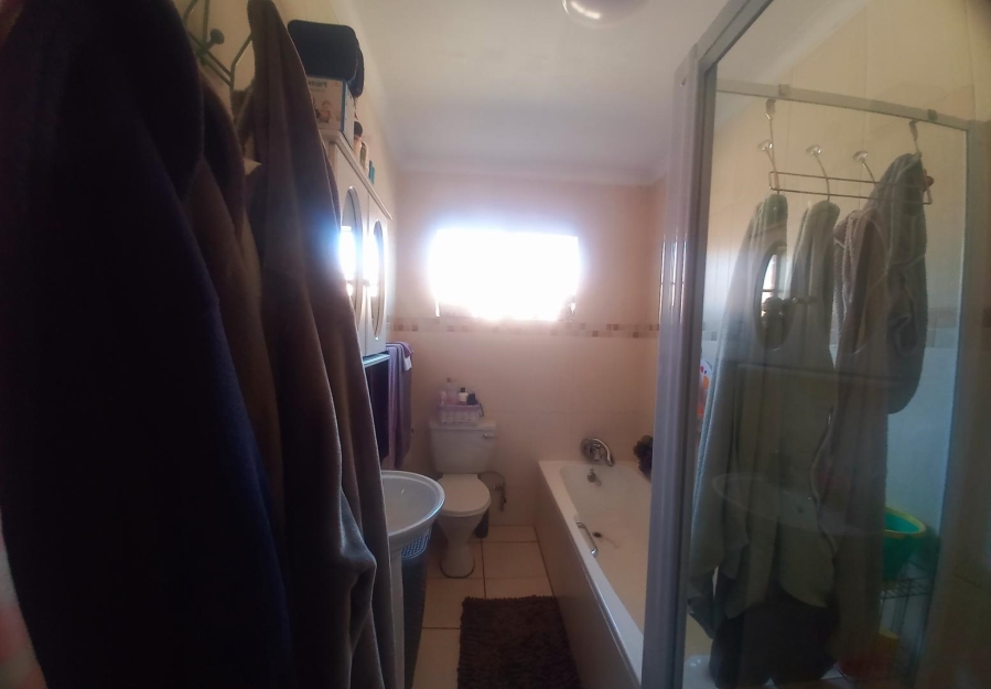 3 Bedroom Property for Sale in Glen Marais Gauteng