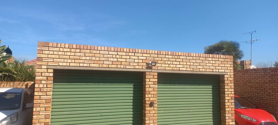 3 Bedroom Property for Sale in Glen Marais Gauteng