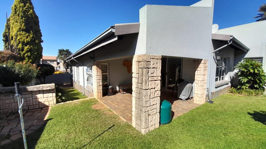 4 Bedroom Property for Sale in Glen Marais Gauteng