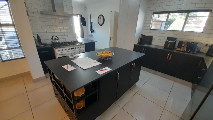 4 Bedroom Property for Sale in Glen Marais Gauteng
