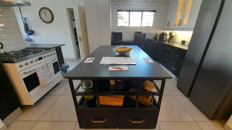 4 Bedroom Property for Sale in Glen Marais Gauteng