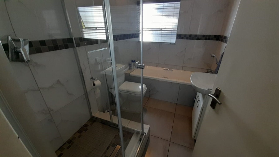 4 Bedroom Property for Sale in Glen Marais Gauteng