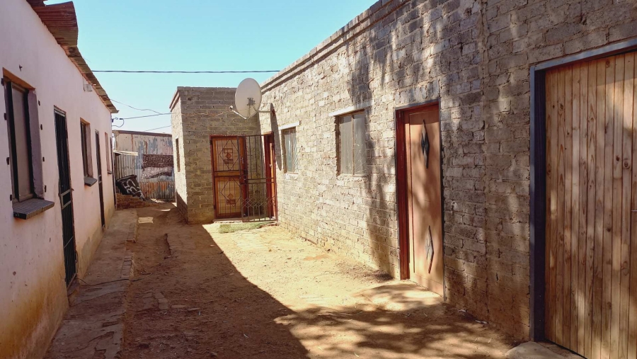 8 Bedroom Property for Sale in Orange Farm Gauteng