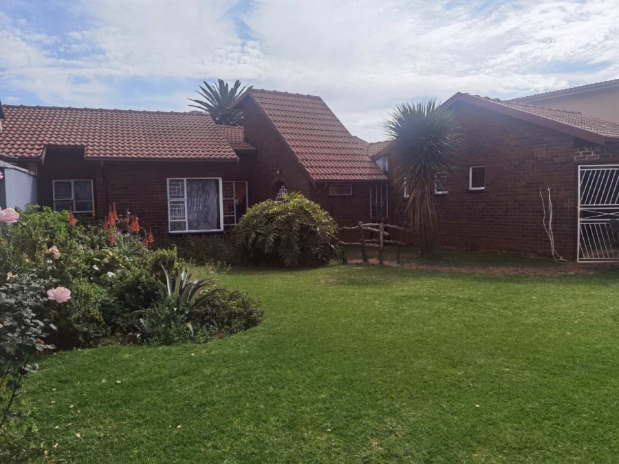 4 Bedroom Property for Sale in Birchleigh Gauteng