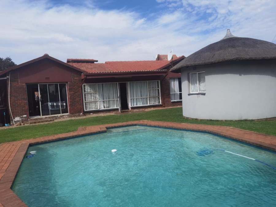 4 Bedroom Property for Sale in Birchleigh Gauteng