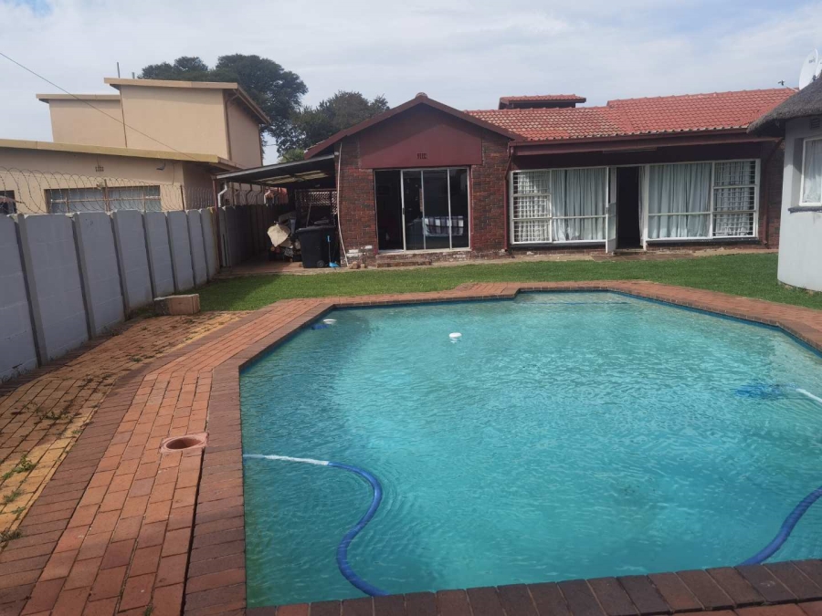 4 Bedroom Property for Sale in Birchleigh Gauteng