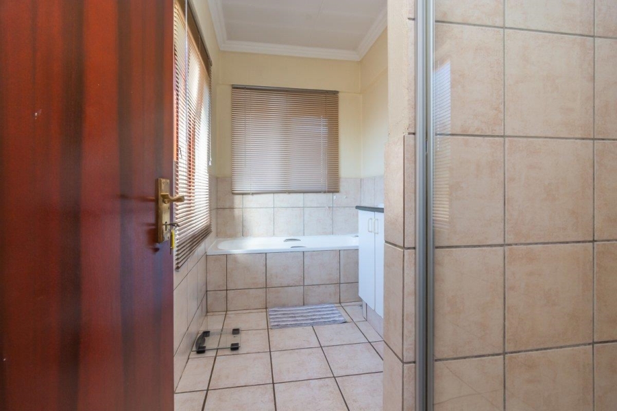 3 Bedroom Property for Sale in Roodepoort Gauteng