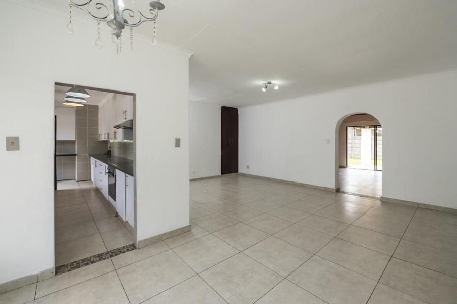 5 Bedroom Property for Sale in Brackenhurst Gauteng