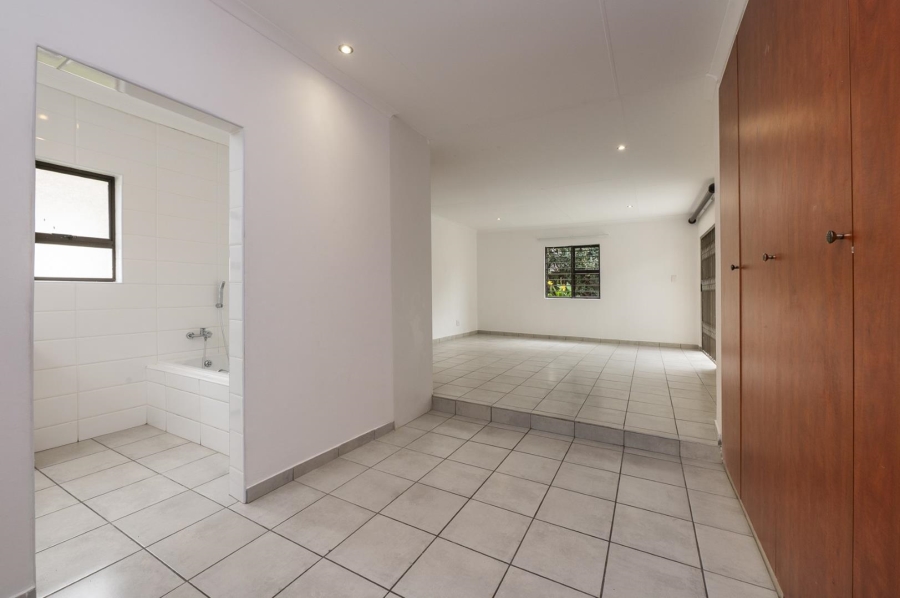 5 Bedroom Property for Sale in Brackenhurst Gauteng