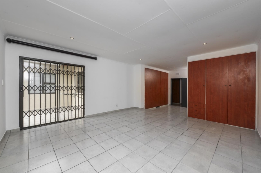 5 Bedroom Property for Sale in Brackenhurst Gauteng