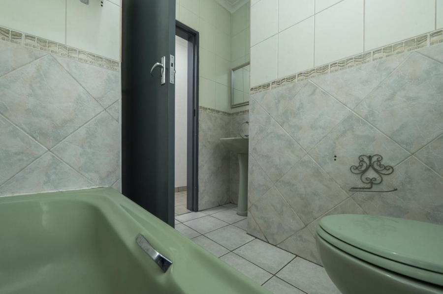 5 Bedroom Property for Sale in Brackenhurst Gauteng