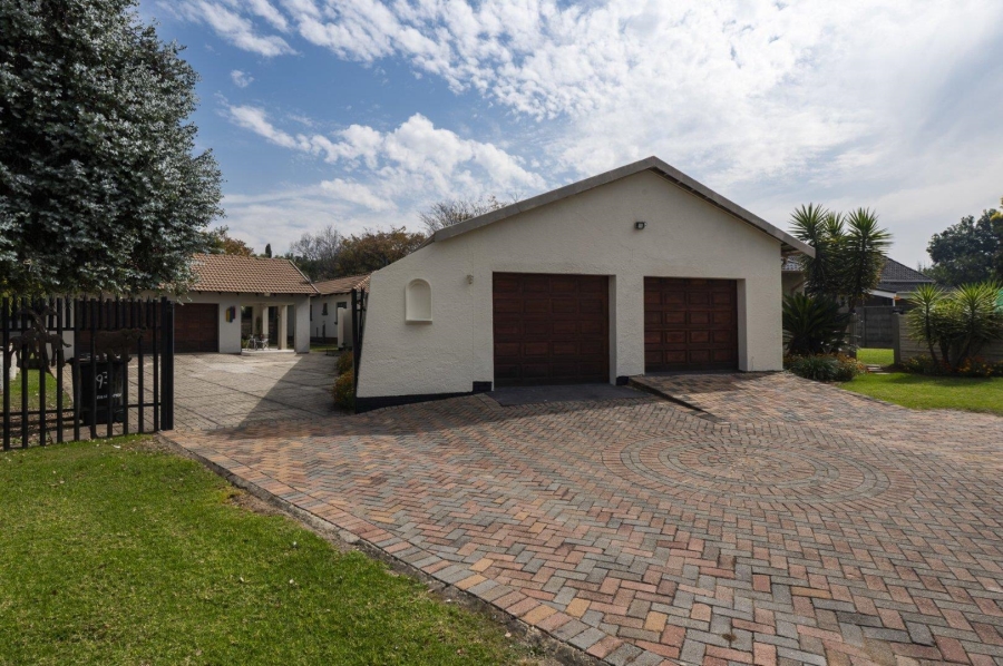 5 Bedroom Property for Sale in Brackenhurst Gauteng