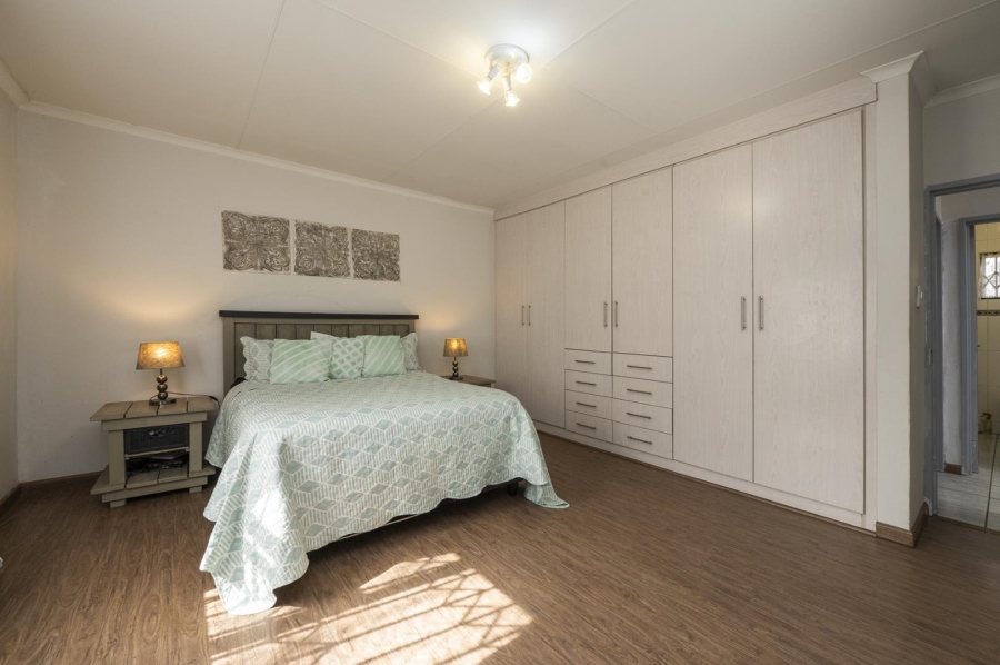 5 Bedroom Property for Sale in Brackenhurst Gauteng
