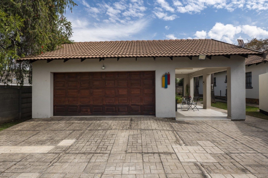 5 Bedroom Property for Sale in Brackenhurst Gauteng