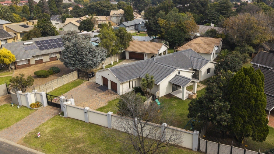 5 Bedroom Property for Sale in Brackenhurst Gauteng