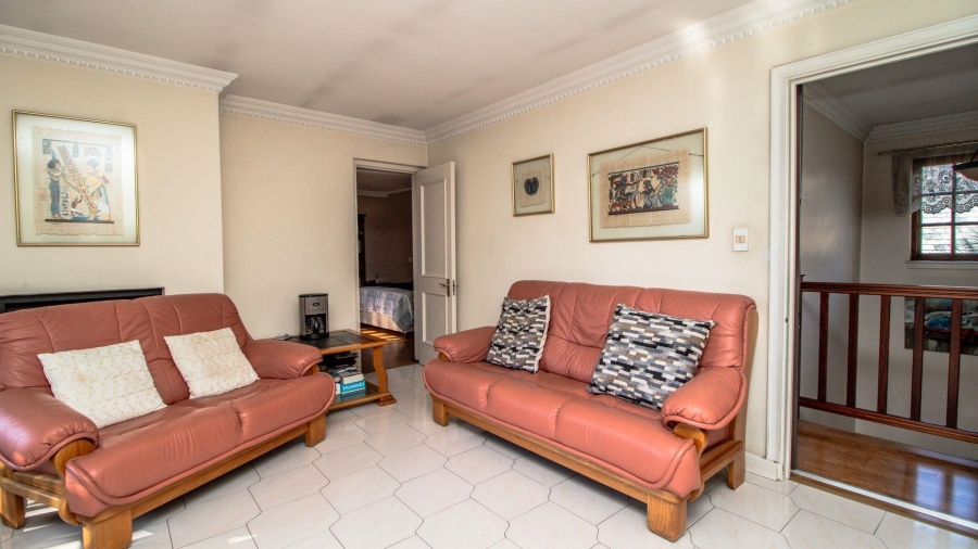 4 Bedroom Property for Sale in Lakefield Gauteng
