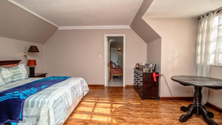 4 Bedroom Property for Sale in Lakefield Gauteng