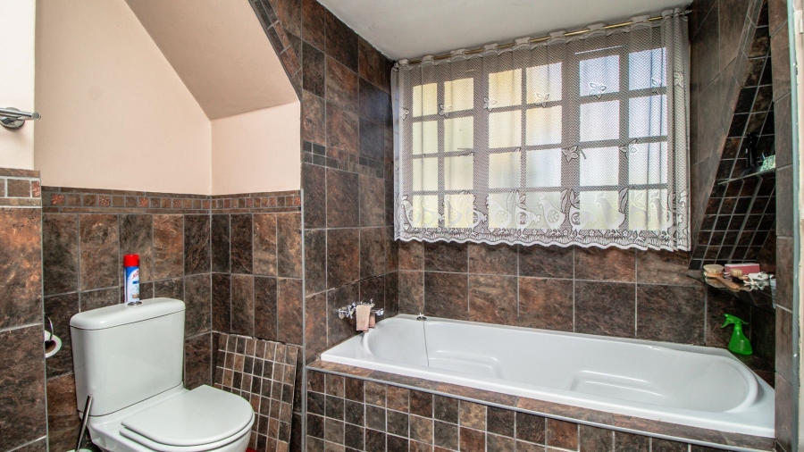 4 Bedroom Property for Sale in Lakefield Gauteng