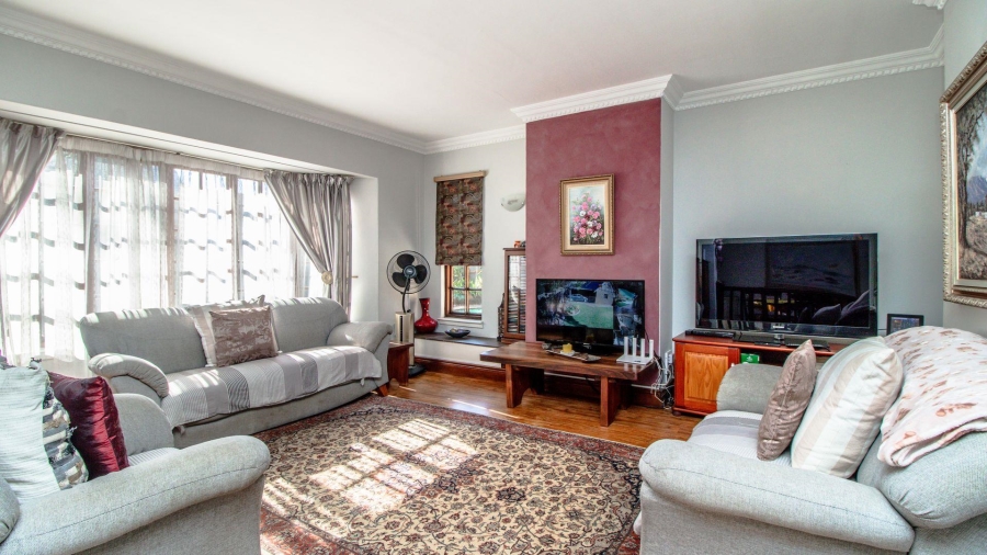 4 Bedroom Property for Sale in Lakefield Gauteng