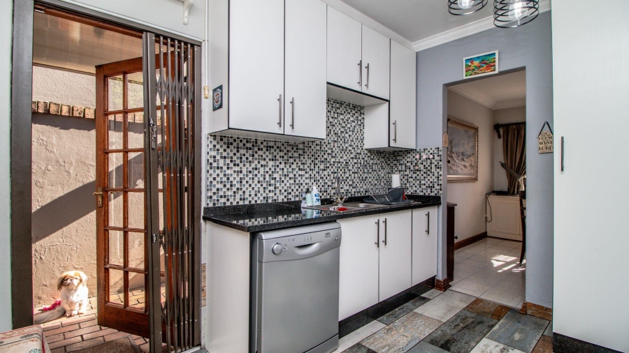 4 Bedroom Property for Sale in Lakefield Gauteng