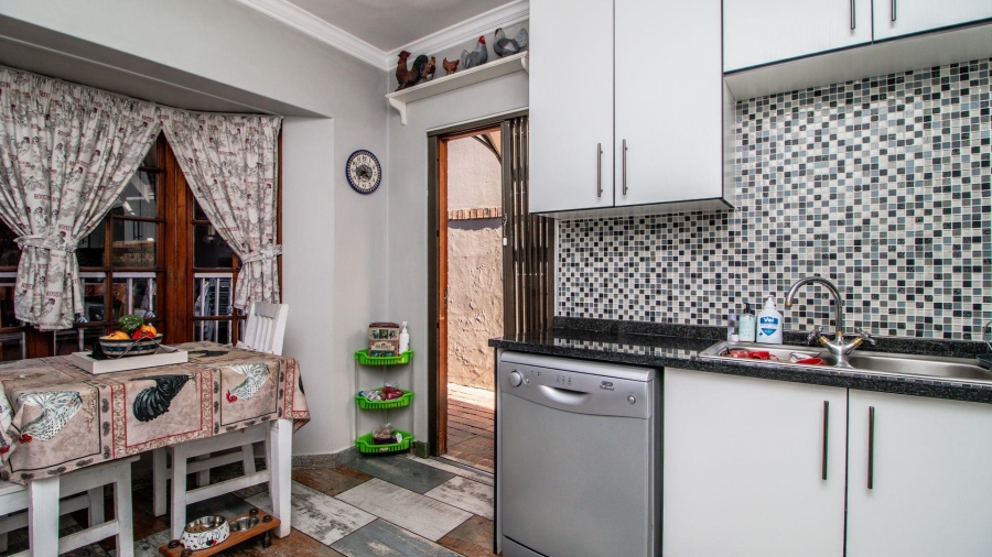 4 Bedroom Property for Sale in Lakefield Gauteng