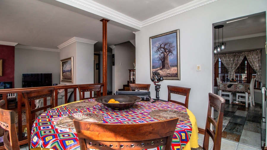 4 Bedroom Property for Sale in Lakefield Gauteng