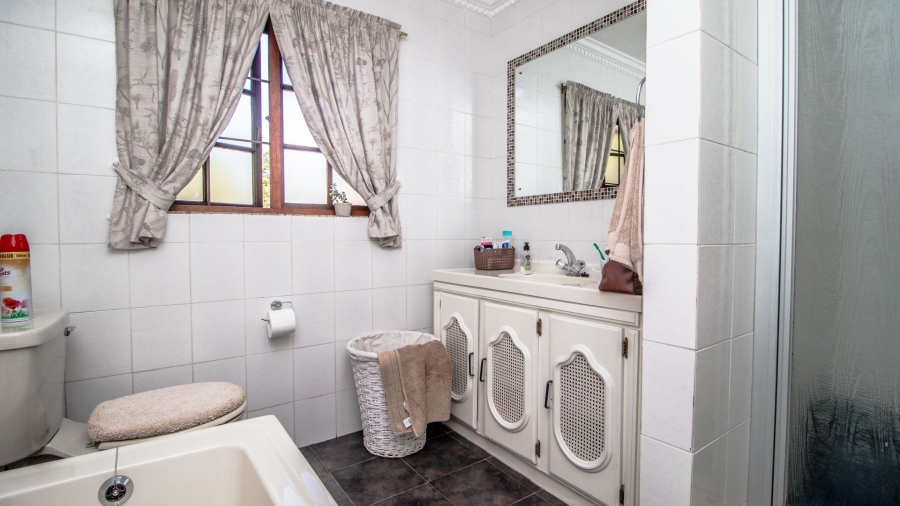 4 Bedroom Property for Sale in Lakefield Gauteng