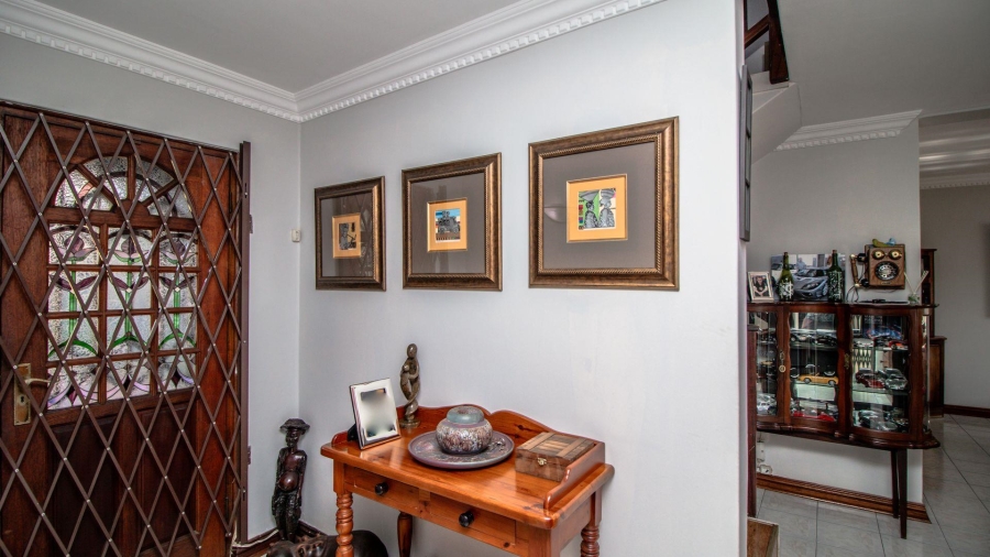 4 Bedroom Property for Sale in Lakefield Gauteng