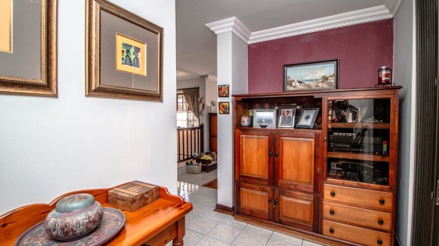 4 Bedroom Property for Sale in Lakefield Gauteng