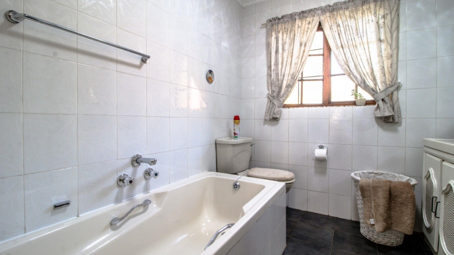 4 Bedroom Property for Sale in Lakefield Gauteng