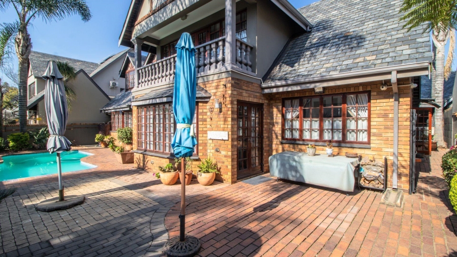 4 Bedroom Property for Sale in Lakefield Gauteng
