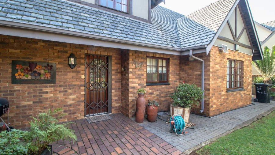 4 Bedroom Property for Sale in Lakefield Gauteng
