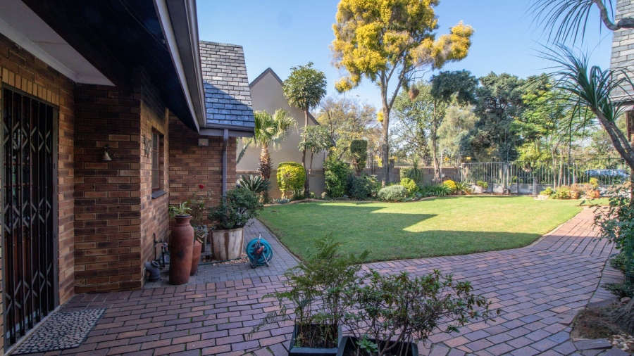 4 Bedroom Property for Sale in Lakefield Gauteng