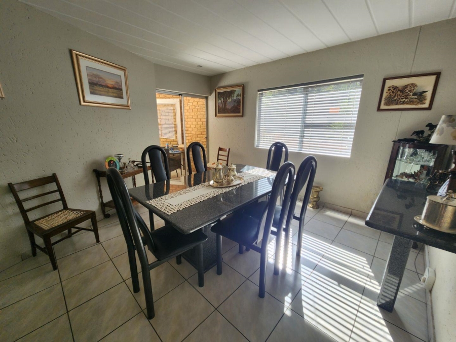 4 Bedroom Property for Sale in Glenvista Gauteng