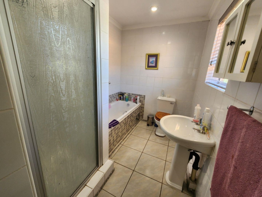4 Bedroom Property for Sale in Glenvista Gauteng
