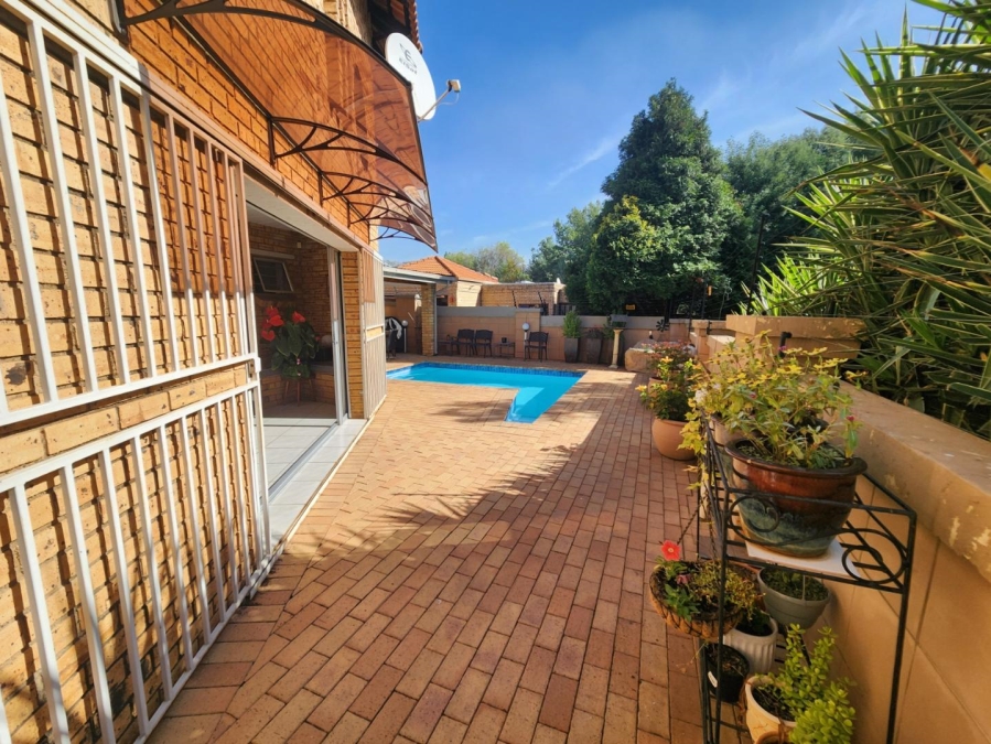 4 Bedroom Property for Sale in Glenvista Gauteng