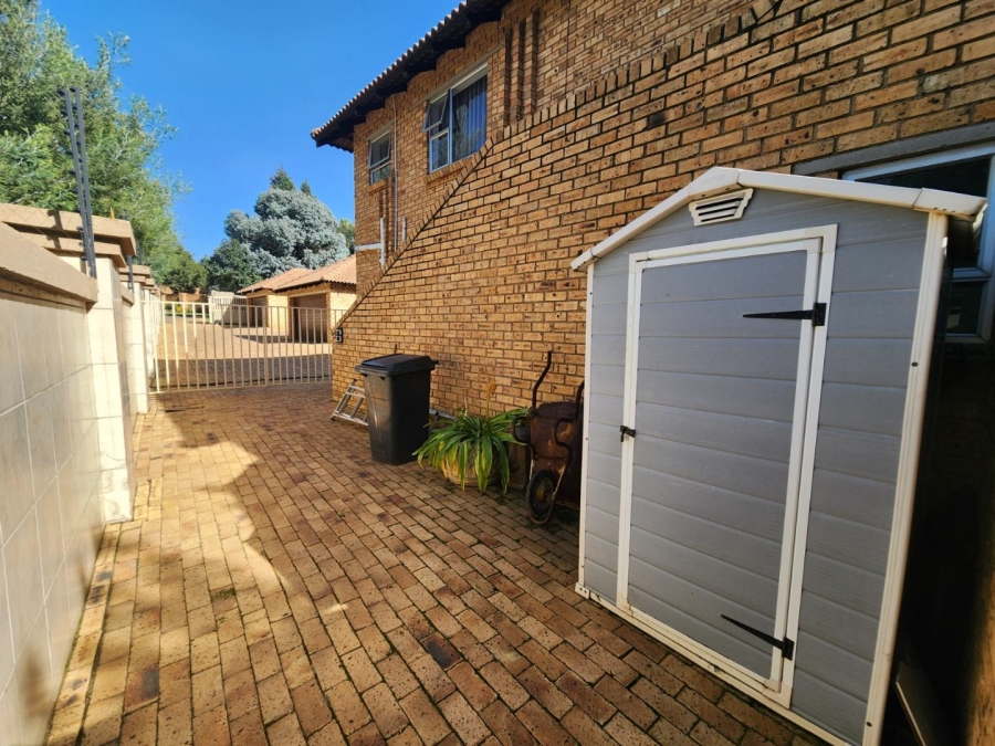 4 Bedroom Property for Sale in Glenvista Gauteng