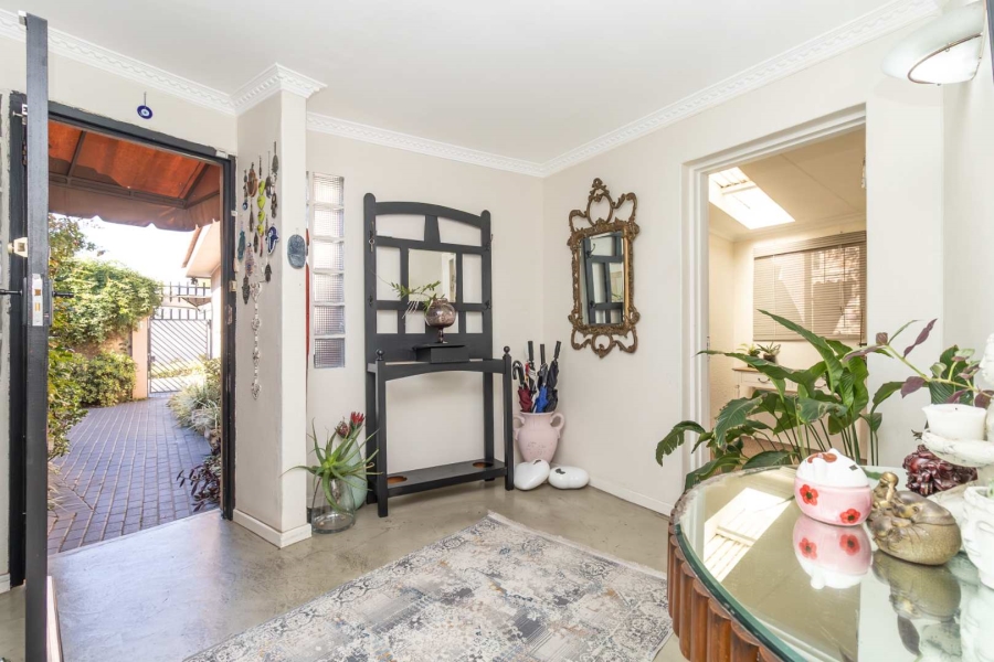 4 Bedroom Property for Sale in Hurlingham Gauteng