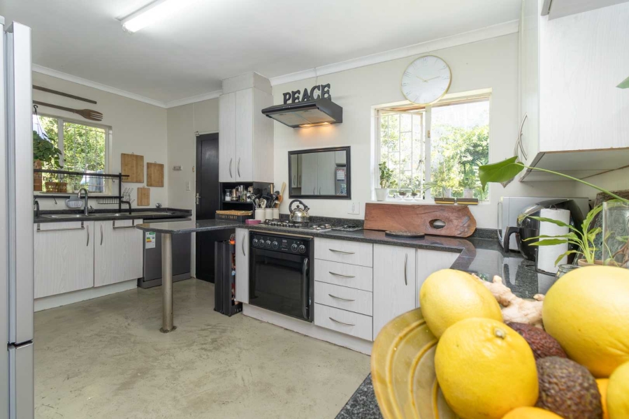 4 Bedroom Property for Sale in Hurlingham Gauteng