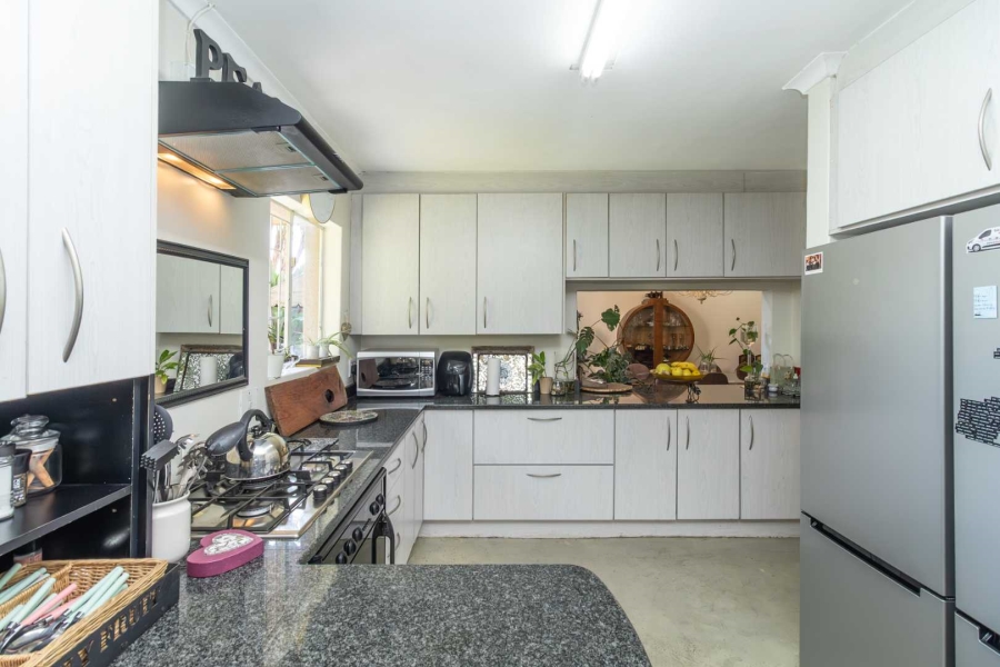 4 Bedroom Property for Sale in Hurlingham Gauteng