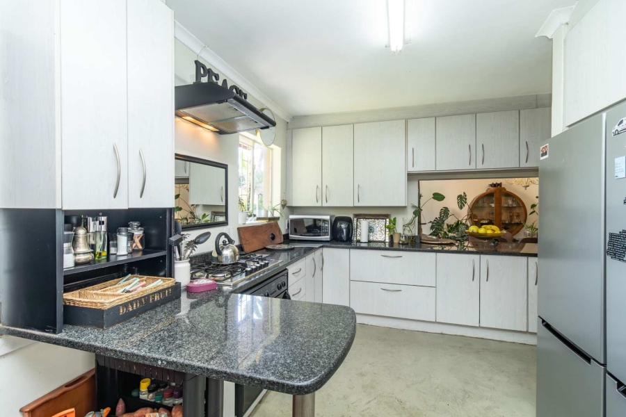 4 Bedroom Property for Sale in Hurlingham Gauteng