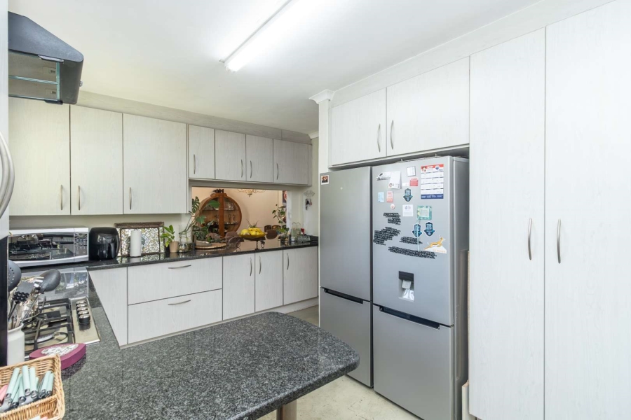 4 Bedroom Property for Sale in Hurlingham Gauteng
