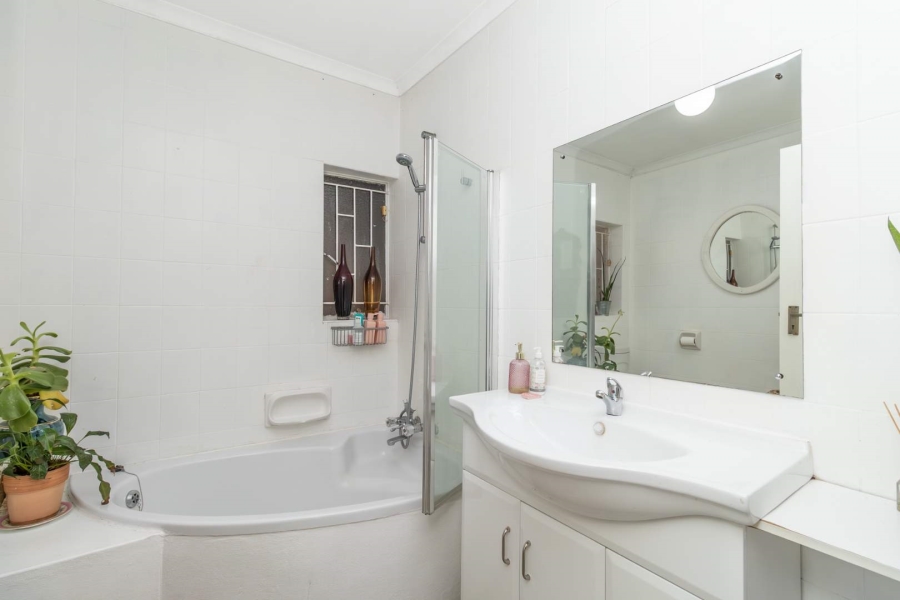 4 Bedroom Property for Sale in Hurlingham Gauteng