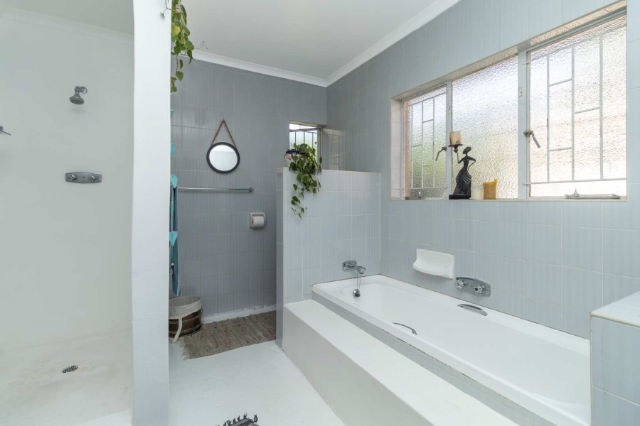 4 Bedroom Property for Sale in Hurlingham Gauteng